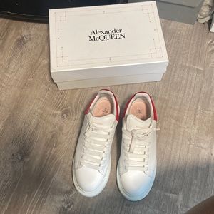 Alexander McQUEEN red and white